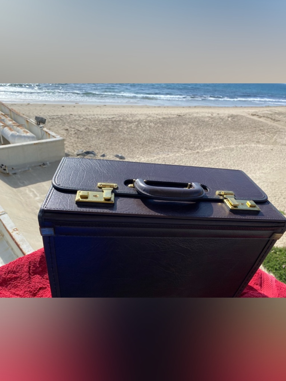Do you like something special? This unique suitcase for you👌
